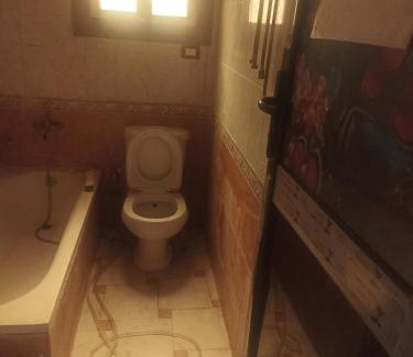 Al-'Atarin Apartamento | بيت شباب في محطه مصر