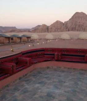 Wadi Rum Complejo | جولات جيب وادي رم