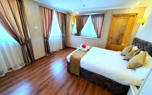 Luxor Hotel | دهبيه كوين شارلوت