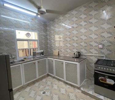 Al Khuwair Apartamento | شارع المها بجانب اسواق المايا