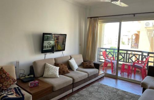 Marsa Matruh Apartamento | شالية بالرووف غرفتيين مكييف للأيجار بقرية ايماريتس هايتس بالساحل الشمالي - A chalet with a rooftop and two air-conditioned bedrooms for rent in Emirates Heights , North Coast