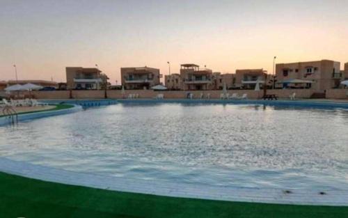 Marina El Alamein Chalet De Esquí | شالية يري البحر بقرية البوسيت السياحية بمدينة العلمين الساحل الشمالي قبل مريناSea view chalet in El Bousit tourist village in El Alamein city, North Coast, before Marina