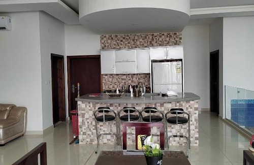 Buraydah Chalet De Esquí | شاليه بصالة مطله على مسبح
