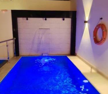 Al Mubarraz Chalet De Esquí | شاليه جريين اوايسس بمسبح وغرفة نوم واحده وصاله وجلسه خارجيه