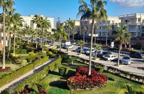 Al-Muntazah Apartamento | شاليه دوبلكس سوبر لوكس في المعموره الشاطئ الاسكندريه من الما لك مباشر اطلاله رائعه بجوار فندق هلنان كارنيهات الشاطئ الخاص vip عائلات فقط Luxury Duplex Chalet in Mamoura Beach Alexandria open view Beside Helnan Hotel with private Beach access Family only