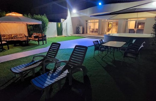 Dhahban Chalet De Esquí | شاليه فور نايتس