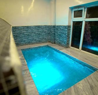 Sanaa Chalet De Esquí | شاليه واستراحة روزلاند