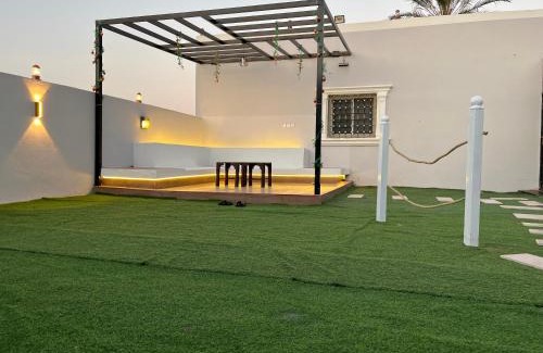 Al Aqiq Chalet De Esquí | شاليه وحديقة التوت بمسبح