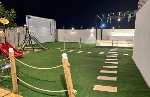 Al Aqiq Chalet De Esquí | شاليه وحديقة التوت بمسبح