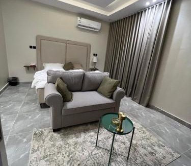 Al Izdihar Apartamento | شقة بصالة و استديو بتاثيث مودرن