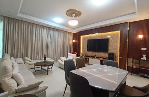 Ajman Apartamento | شقة فخمة وواسعة تسع عائلة كبيرة