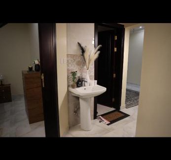 Buraydah Apartamento | شقة مؤثثة بالكامل مع غرفتين نوم