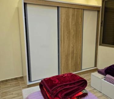 Irbid Apartamento | شقة مستقلة تشطيب سوبر ديلوكس مع حديقة رائعة في إربد عيش الرفاهية والهدوء في أحد أرقى شوارع إربد في الأردن