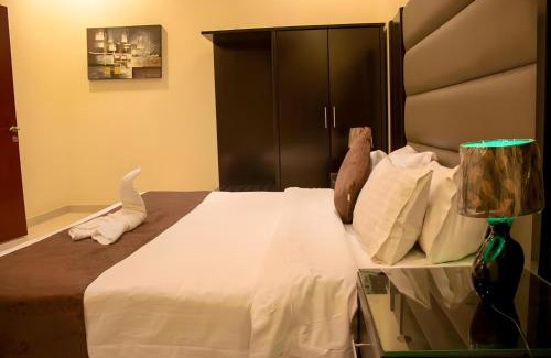 Al Hamra Hotel | شقق منازل معالي للشقق المخدومة