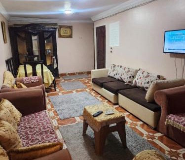 Bab Sharqi Apartamento | شقق هوليداي شقة لك بالكامل ثلاث غرف و حمام و مطبخ و انتريه و شرفة