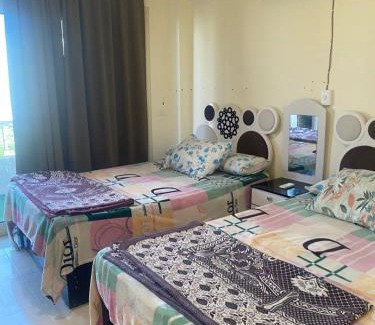 Marsa Matruh Apartamento | شقه فندقيه فاخرة مكيفة الهواء بقرية سياحية متكاملة الخدمات شاطيء رملي وحمامات سباحة واكوابارك على بعد دقائق من مطروح