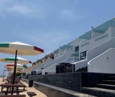 Durrat Al-Arous Apartamento | غرفة صالة بلكونة على الشاطئ - عوائل