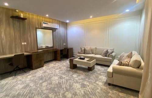 Al Kura Apartamento | غرفة وصالة سوبر فندقية فاخرة