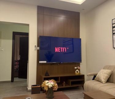 Mizail Apartamento | غرفه صاله بتصميم مودرن مدخل سياره