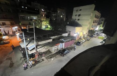 Mansoura Apartamento | غرفه واحده فقط داخل شقه بها سرير ١٢٠ سم ومروحه ودولاب وكراسي