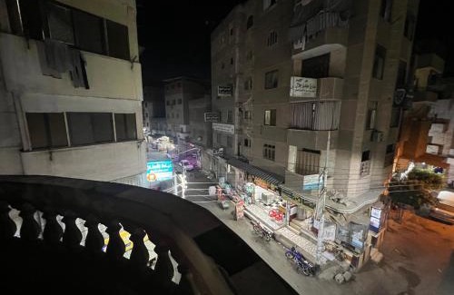 Mansoura Apartamento | غرفه واحده فقط داخل شقه بها سرير ١٢٠ سم ومروحه ودولاب وكراسي