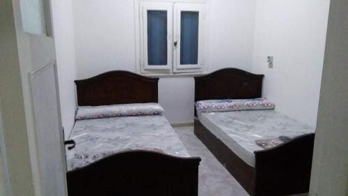 Marsa Matruh Chalet De Esquí | للإيجار في مطروح شاليه داخل قرية سياحية شاليه شايف البحر امتداد شاطئ الابيض البحر متاح لكن حمام السباحة هذا الصيف به أعمال صيانه 130