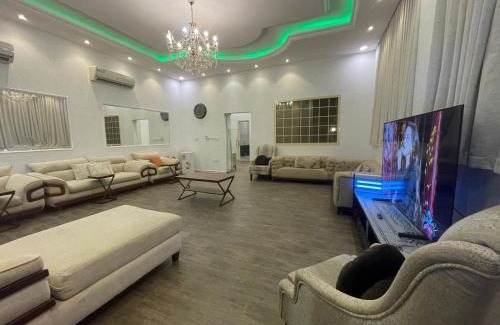 Dhahban Chalet De Esquí | منتجع واستراحة اليخت