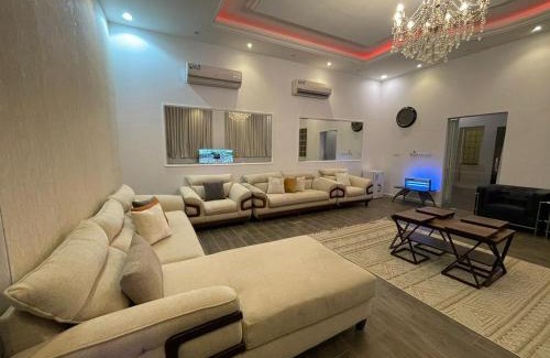 Dhahban Chalet De Esquí | منتجع واستراحة اليخت