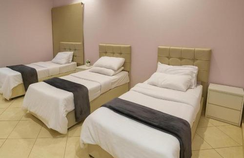 Taif Apartamento | وسام شقة كبيرة 4 غرف نوم وصالة وشرفة-بلكونة- Large apartment with 4 bedrooms, a living room and a balcony