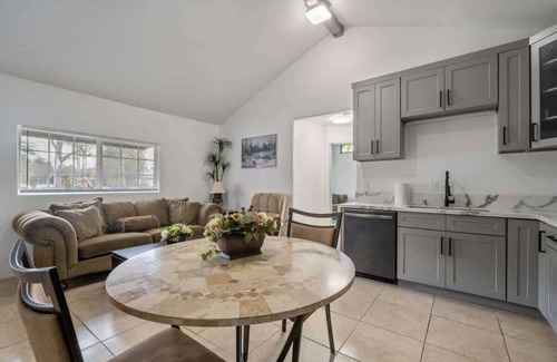 Winnetka Casa | ৎ୭Bright & Gorgeous Canoga Park Guesthouseৎ୭
