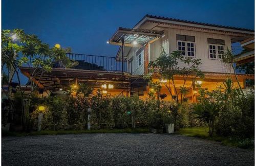 Khok Samrong Casa | ครัวบ้านไม้สักโฮมสเตย์ เขาวงพระจันทร์