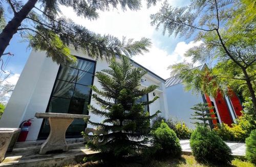 Racha Thewa Chalet De Esquí | บ้านต้นลมสุวรรณภูมิ Baantonlom suvarnabhumi