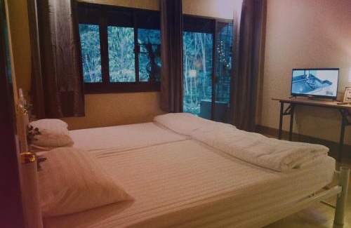 Mae On Cama Y Desayuno | บ้านต้นไม้ริมน้ำ