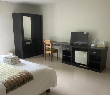 Nuea Khlong Hotel | บ้านทรัพย์มงคล