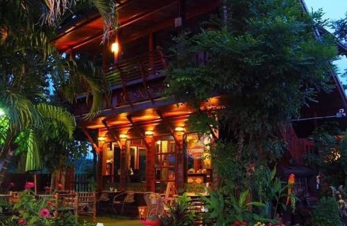 Tha Bo Casa | บ้านพัก ญาวีร์ เฮาส์