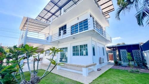 Phla Casa | บ้านย่าพลูวิลล่าพลาบ้านฉางระยอง