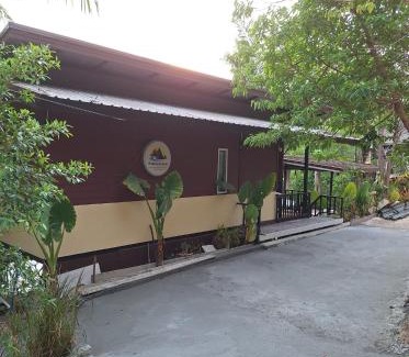 Ban Na San Casa | บ้านริมชล บ้านสวนสราญชล