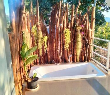 Tha Kradan Casa | บ้านสวนคึดฮอดโฮมสเตย์ ศรีสวัสดิ์ กาญจนบุรี