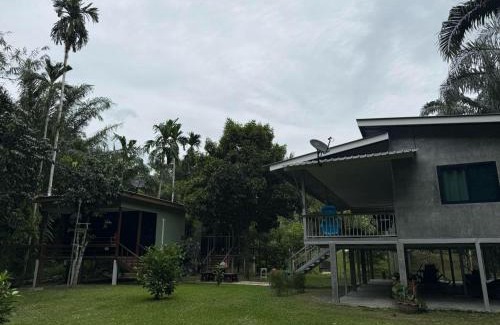 Ban Na Faek Casa | บ้านสวนริมธาร โฮมสเตย์ ท้ายเหมือง พังงา