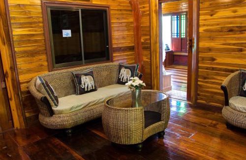 Ko Chang Villa | บ้านสวนอุ้ยคำ วิลล่า Baan suan auy kham Villa