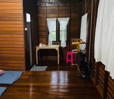 Wang Nam Khiao Otro | บ้านสวนแค้มป์ปิ้ง ท้ายเขื่อน วังน้ำเขียว