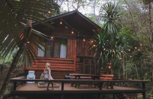 Chiang Dao District Cama Y Desayuno | บ้านเคียงธาร โฮมสเตย์ แม่แมะ Cascade Lodge