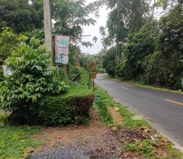 Phrom Khiri Cama Y Desayuno | สถานีน้ำหวาน รีสอร์ท น้ำตกอ้ายเขียว