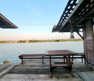 Suan Luang Casa | เรือนรอยน้ำ บ้านกามเทพ โฮมสเตย์ อัมพวา