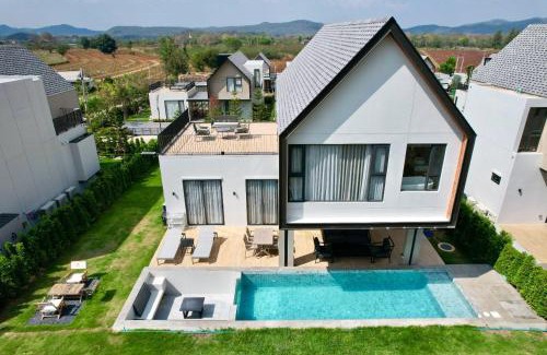 Mu Si Casa | แคนเทอเบอรี่ เขาใหญ่ พูลวิลล่า สระน้ำอุ่น CANTERBURY Khaoyai