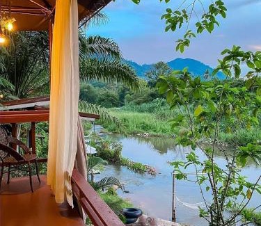 Ban Na San Otro | โดมอิงธาร บ้านสวนสราญชล