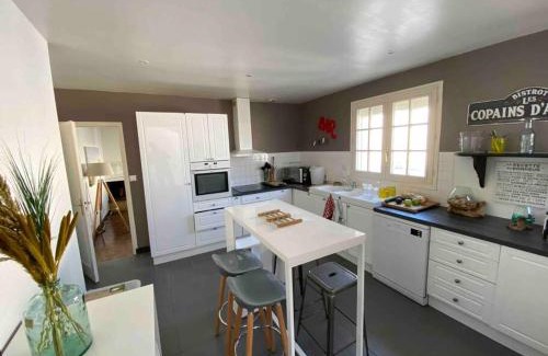 Aytre Apartamento | ღ L'Escale bleu Villa avec Jacuzzi et Baby-foot