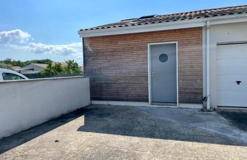 Saint-Medard-d'Aunis Apartamento | ღ Les Lauriers Roses - Calme, Terrasse & Parking