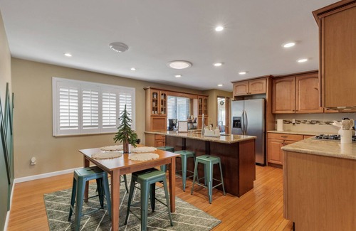 Northwest Arvada Casa | Refugio familiar con jacuzzi, cine en casa y diversión sin fin cerca de Denver