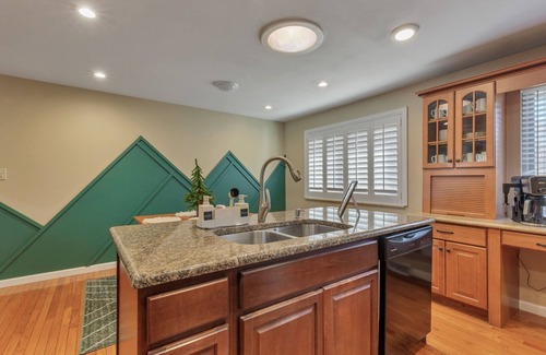 Northwest Arvada Casa | Refugio familiar con jacuzzi, cine en casa y diversión sin fin cerca de Denver